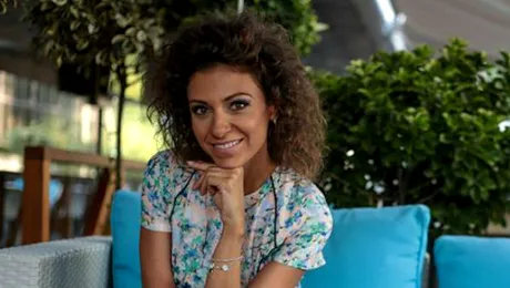 Cum arată sora lui Mircea Badea în costum de baie!