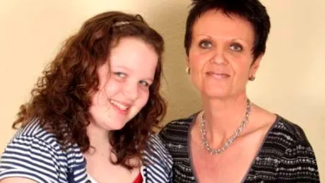 O fetita se transforma in statuie!