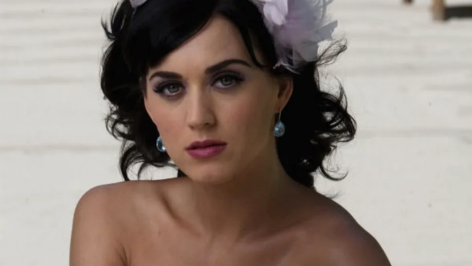 Katy Perry compune piese despre divorţul de Russell Brand