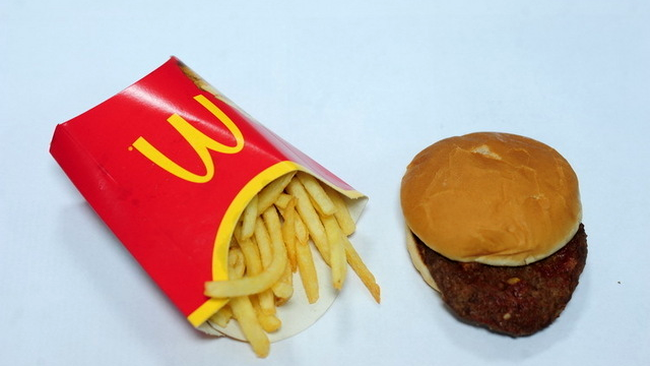 Hamburgerul si cartofii prajiti in a sasea luna de la cumparare