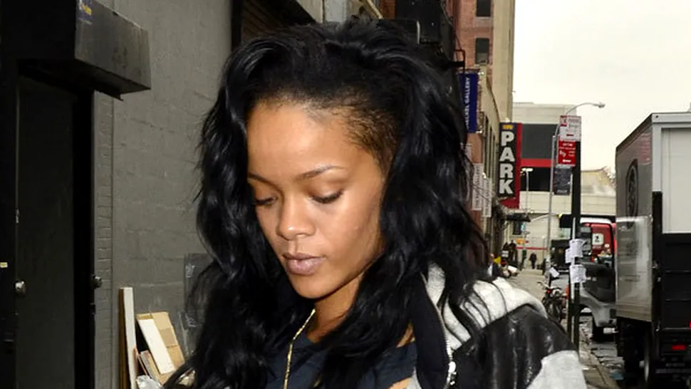 Rihanna nu se ascunde, când e nemachiată (Poze)