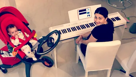 Fetiţa Gabrielei Cristea va avea 4 naşi la botez