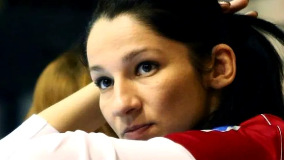 

Cea mai tare handbalistă din România e gravidă cu un fost mare baschetbalist?

