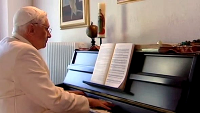 Papa cântă la pian