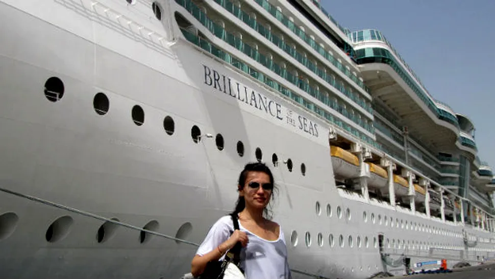 Mirela Stelea a fermecat milionarii pe un vas de croaziera în Dubai (Poze)