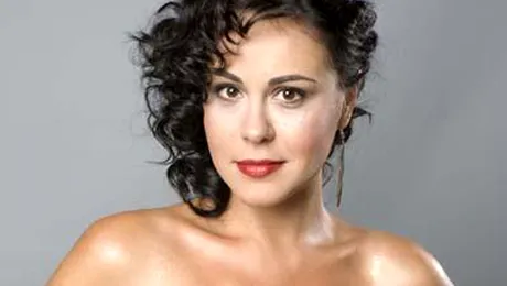 In liceu, Mirela Zeta a pozat in sanii goi!