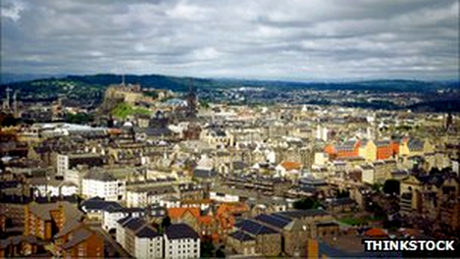 O modalitate de orientare este observarea directiei de deplasare a norilor