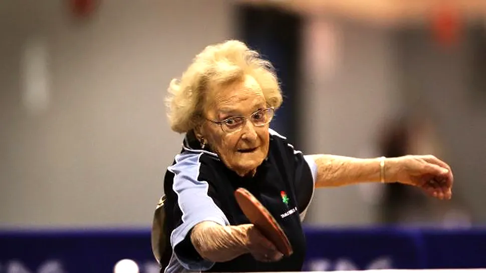 La 100 de ani, o batrana a devenit campioana la ping-pong (Video)