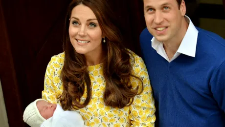 Teoria conspiraţiei! Kate Middleton, acuzată că a purtat o sarcină falsă