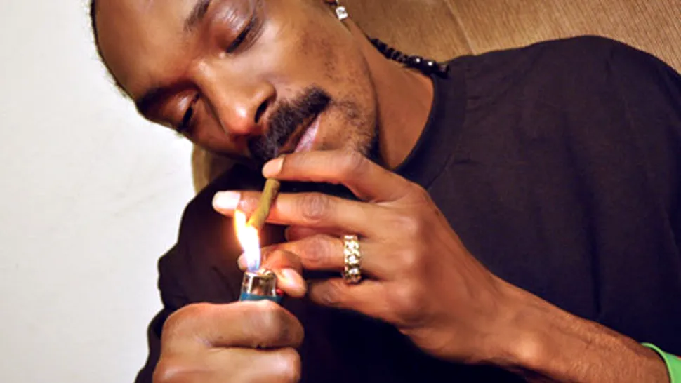 Snoop Dogg fumează peste 80 de țigări cu marijuana pe zi