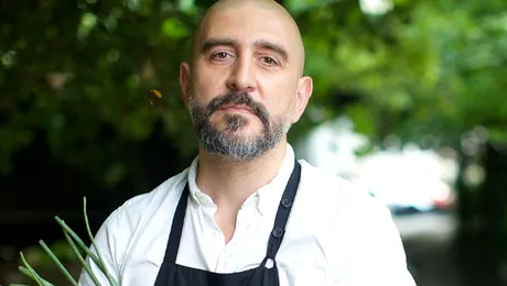 “Fericirea e un ac de siguranţă”, prima carte a lui Răzvan Exarhu