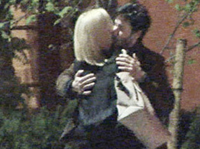 Charlize Theron si Keanu Reeves