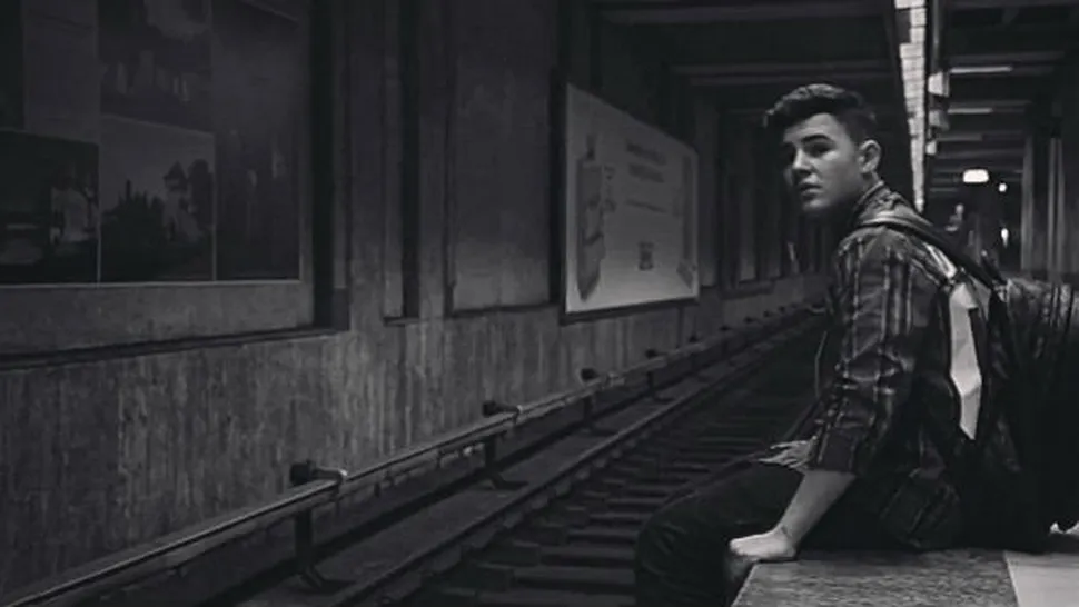 Mario Fresh ne-o prezintă pe “Fata de la metrou” (lyric video)