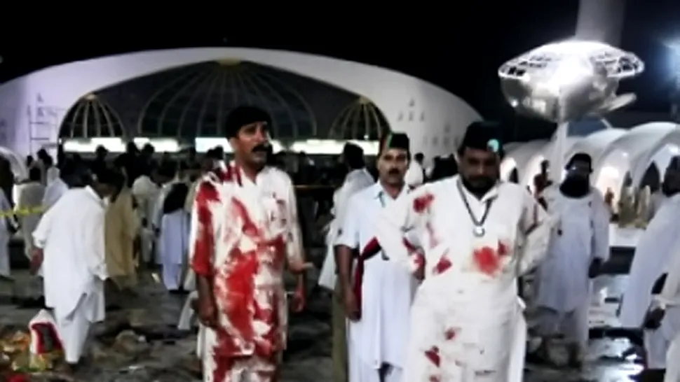 Dublu atentat sinucigas in Pakistan, soldat cu 42 de morti