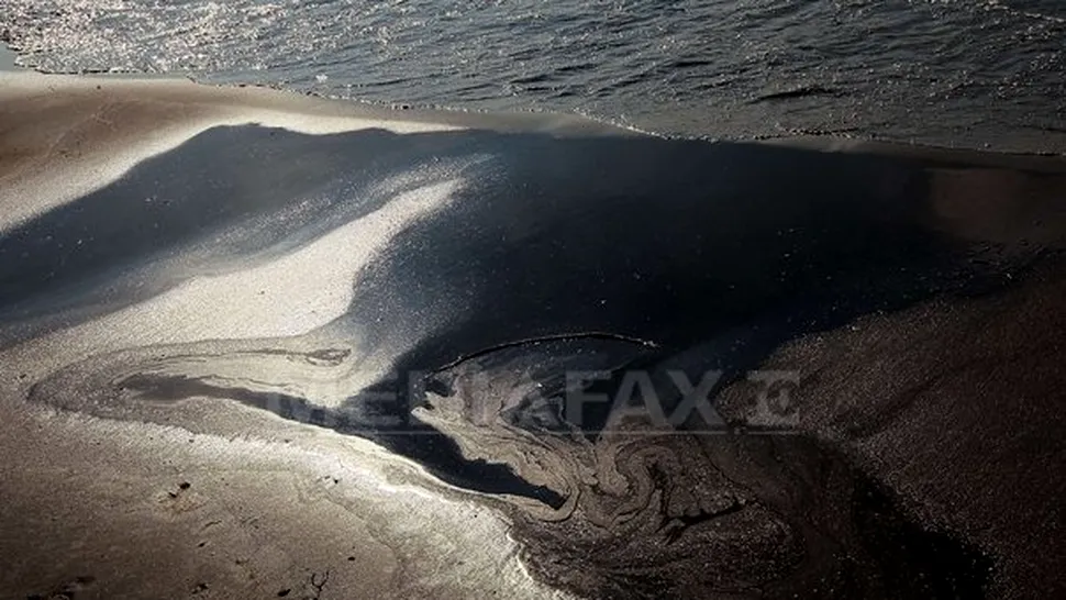 Pata de petrol din Golful Mexic, de dimensiunea unei insule