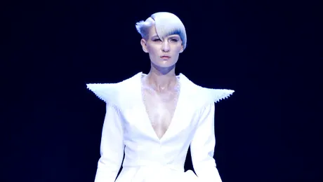 Blondul ultraviolet, culoarea vedetă pentru anul 2018