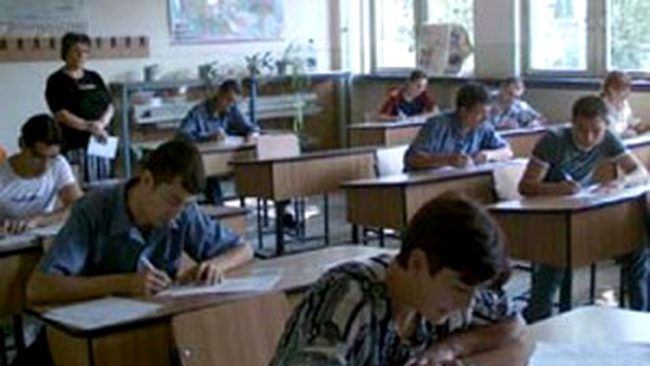 La Bac se copiaza pe rupte