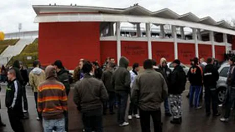 Sute de bilete falsificate au fost puse in vanzare la meciurile echipei de fotbal FC Timisoara (Banateanul)