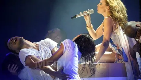 Kylie Minogue vrea un copil, cu orice pret