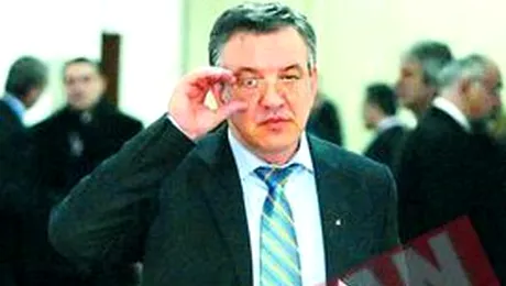 Paul Pacuraru isi mangaie organele genitale, pe internet (Video +18)