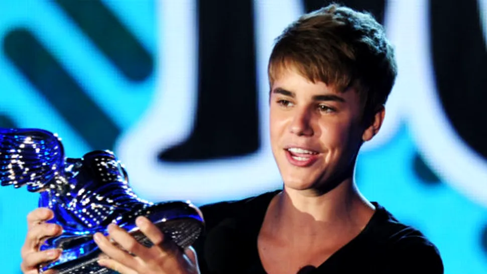Justin Bieber îşi vinde şarpele la licitaţie
