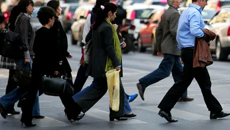 Electricienii castiga mai bine decat medicii primari, in Romania