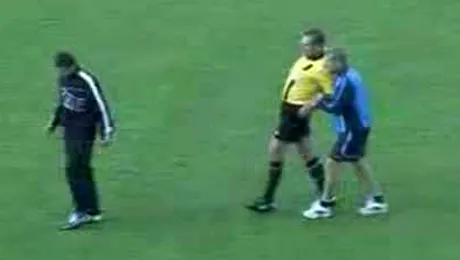 Doi arbitri din Guineea, suspendati pentru ca au arbitrat… beti