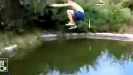 Aterizare RATATĂ‚ pentru un cascador amator! (Video)