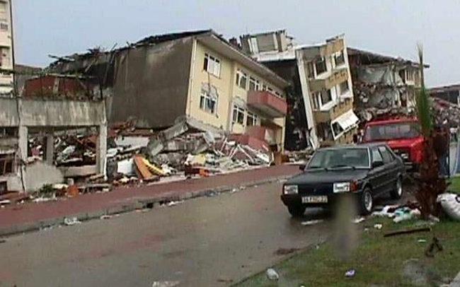 Multe cladiri au fost distruse de cutremur