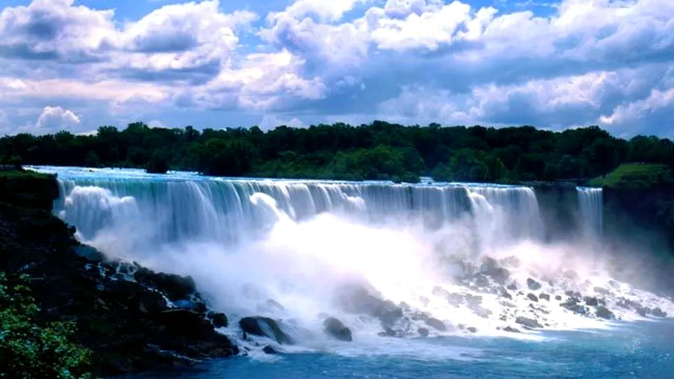 S-a aruncat în cascada Niagara și a supraviețuit