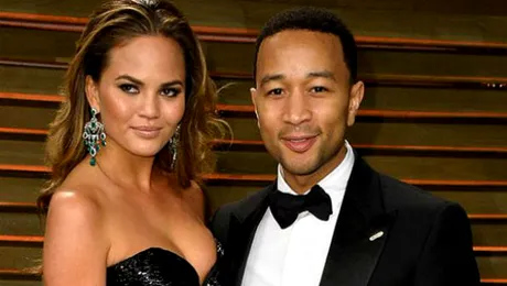 John Legend a rupt topurile internaţionale! Uite cum arată soţia lui, complet dezbrăcată