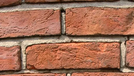 Cum sunt făcute cărămizile?