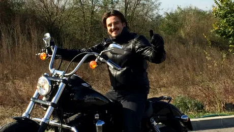 Mihai Petre se plimbă cu motorul… legal!
