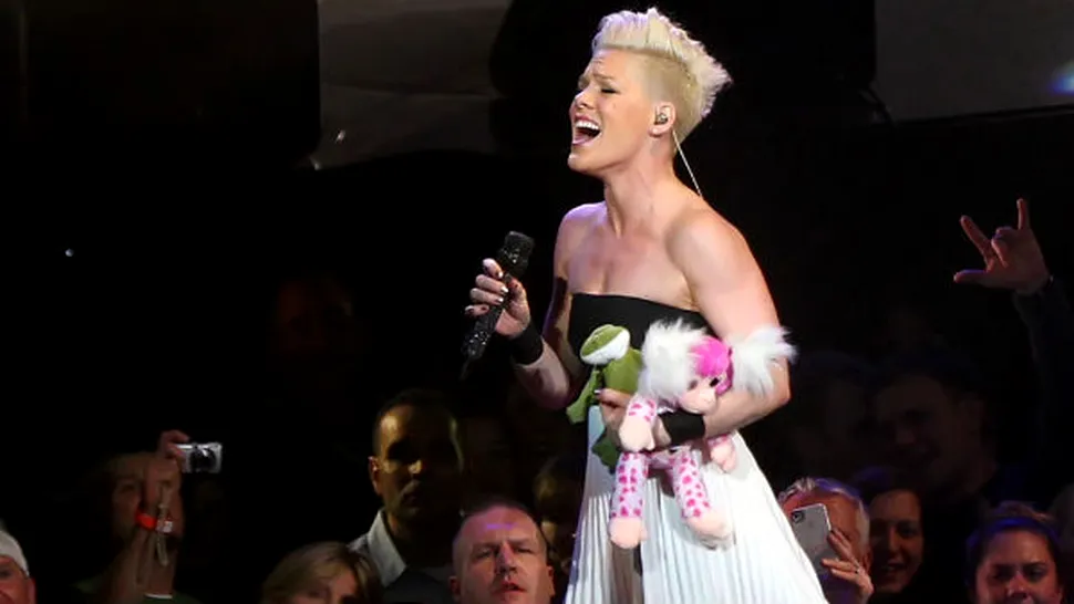 Pink, gest impresionant în timpul unui concert! VIDEO