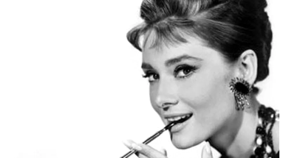 Cea mai populara coafura din lume - cocul lui Audrey Hepburn din 