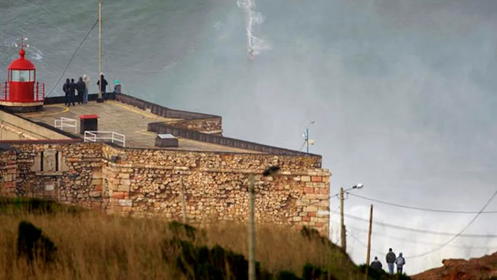 Cel mai mare val din lume, pe coastele Portugaliei (Video)