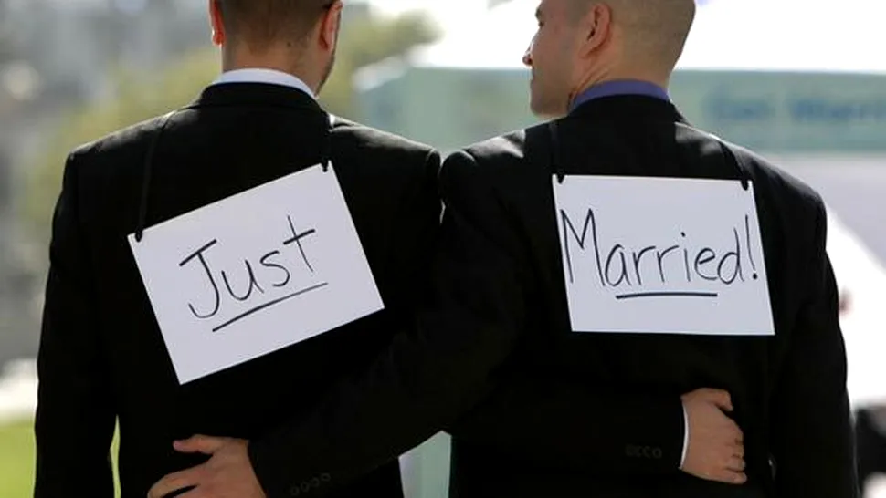 Papa Benedict: Casatoriile homosexuale ameninta viitorul umanitatii
