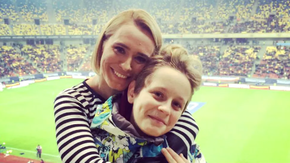 Andreea Esca şi-a dus fiul la meciul România - Danemarca