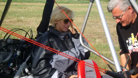 Dana Rogoz a zburat cu motodeltaplanul