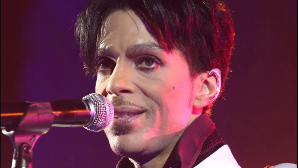 Prince este antisocial! Artistul şi-a şters conturile de pe Facebook, Twitter şi YouTube