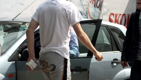 Cosmin Moti fumeaza trei pachete de tigari pe zi! (FOTO)