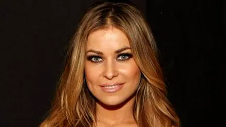 Carmen Electra se apuca din nou de cantat