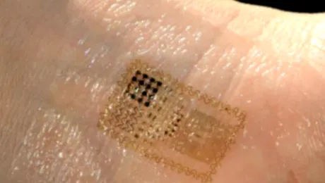 Tatuajul care „strigă” după ajutor când te simți rău