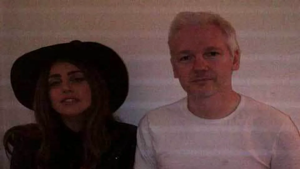 Lady Gaga l-a vizitat pe Julian Assange, fondatorul Wikileaks