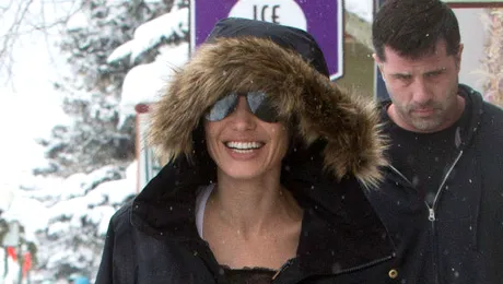 Angelina Jolie, primul Revelion după divorţul de Brad Pitt. Cu cine şi-a petrecut actriţa vacanţa – FOTO
