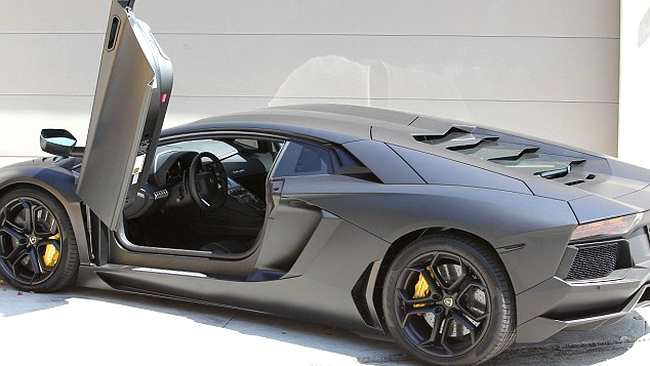 Un cadou pe care mulți ar dori să-l primească: Lamborghini Aventador