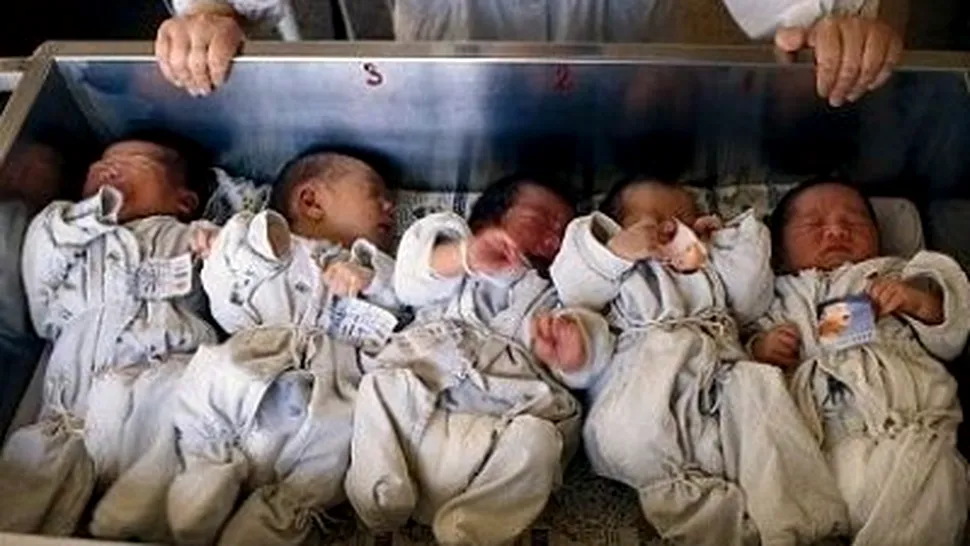 Bebelusilor din China le cresc sanii din cauza laptelui praf
