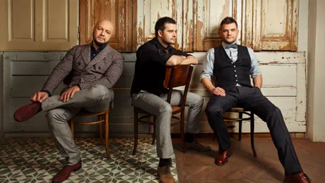 3 Sud Est a revenit direct pe locul 1! „Emoţii”, piesa anului 2014 în România