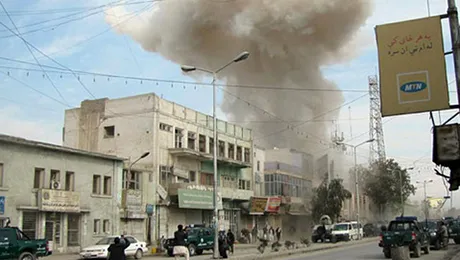 Atac sinucigas asupra unei banci din Afganistan