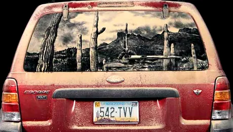 Desene UIMITOARE pe mașini murdare (Poze)